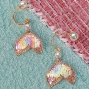 MODCLOTH IRRIDESCENT MERMAID TAIL EARRINGS 1